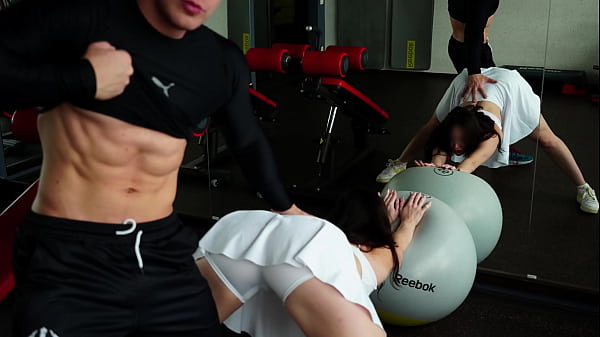 Abholung im Fitnessstudio! -Ich könnte dir beim Stratching bei mir zu Hause helfen, Bubble Butt Girl