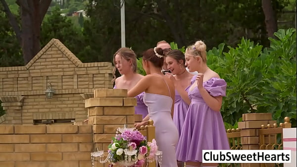 Ở đây CUMS cô dâu! bởi ClubSweethearts