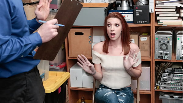 Verdächtiges Herumlaufen eines Teenagers im Laden wird beobachtet und der Wachmann beschließt, eine Leibesvisitation durchzuführen – Lifterx