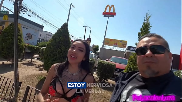 Utilice el juguete durante el podcast y acepte el desafío en el taxi.