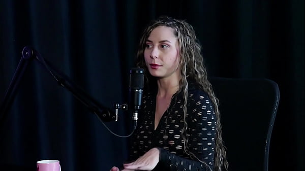 She was always the black sheep of the family, she liked dating older men, she had strange fetishes, and the scene she liked... - Jujube Del&iacute_cia (SHEER/RED)