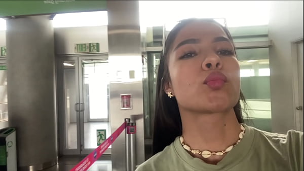 Passageiro de bordo se masturba com CREME no BANHEIRO do AVI&Oacute_N