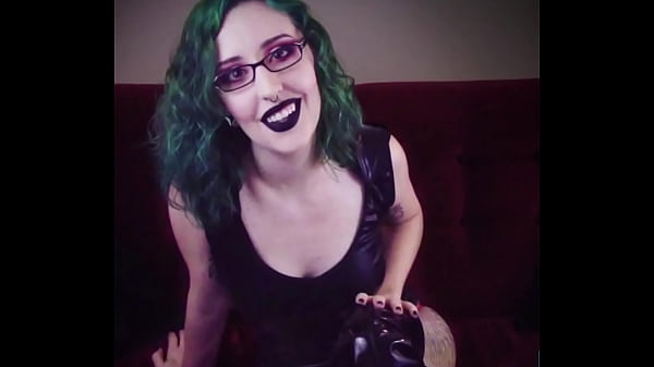 Adolescente juguetona y caliente realiza - bdsm