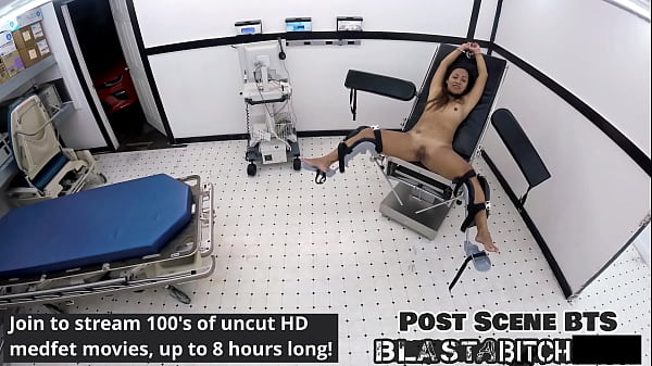 Melany Lopez succhia il cazzo e si fa riempire la figa di sperma