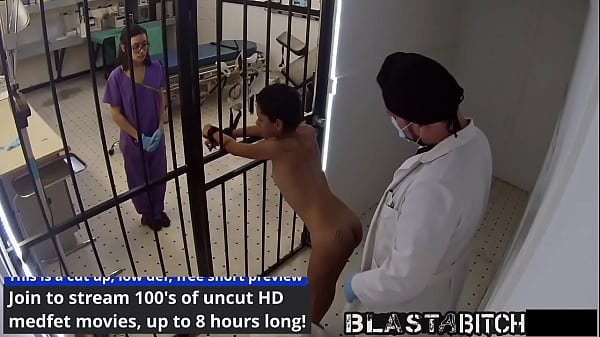 Le dos de Sandra Chappelle se fait exploser de sperme après une pipe