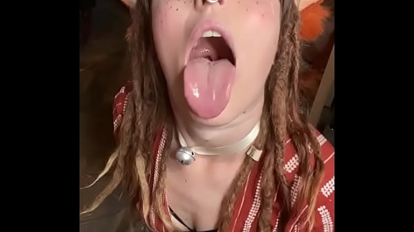Sexy Teen Girl poses in blowjob
