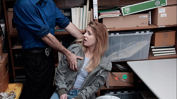 Teenager beim Verstecken mehrerer Waren bei sich erwischt - Myshopsex