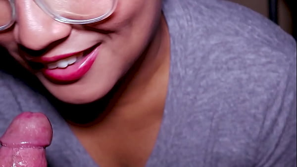 Succhio il pene del mio fratellastro, ha un cazzo piccolo