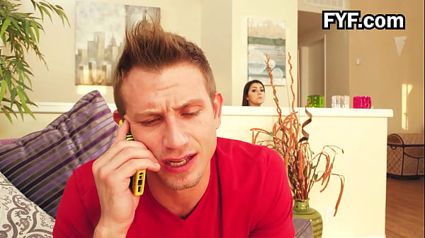 La bite de Bill est la seule attraction que l'amie de sa sœur veut voir