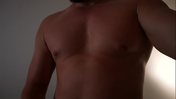 Muscular guy poses for the camera and cums on his stomach