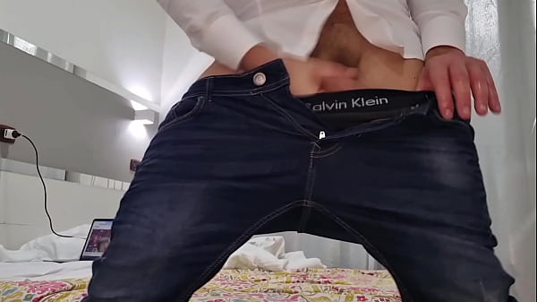 HOSEN, STÖHNEN UND SPRITZT LAUT | DIALOG AUF ITALIENISCH – NAHAUFNAHME MIT EINEM RIESIGEN SCHWANZ