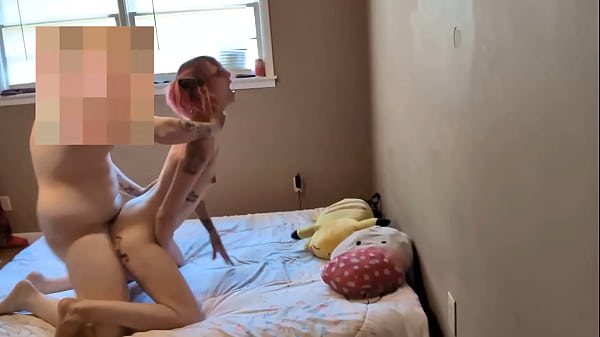 Lucy Amanita riceve un creampie e poi continua a farsi scopare fino al vero orgasmo