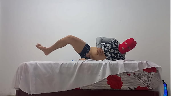 Sweet Teen Girl strips in amateur