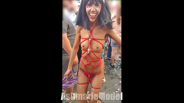 Ragazza teenager latina impertinente