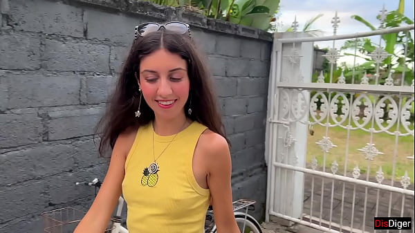 Ringrazio uno sconosciuto con la figa dopo che mi ha aiutato con la bici - Creampie