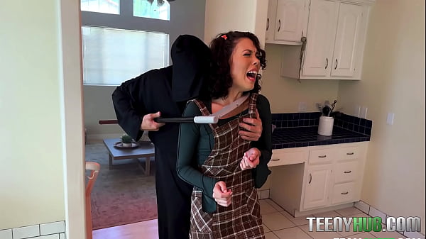 Sức nóng Halloween: Sự ngạc nhiên ma quái của người trông trẻ