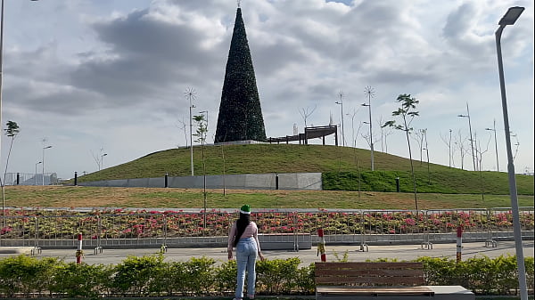 Dulce jovencita se desnuda