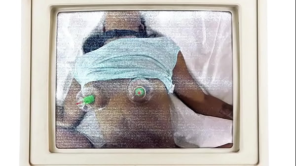 La chatte d'Aria Nicole se fait crémer lors d'une visite chez le médecin