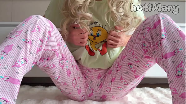 बड़ी धार सह! पतली स्कूल लड़की छोटे स्तन हस्तमैथुन बिल्ली में उंगली