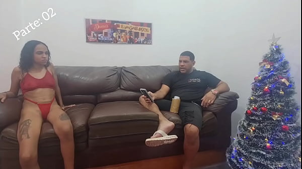 Dessinha, la petite surfeuse, ne fait pas que des révélations avec Léo l'ogre : - J'ai envie de baiser 8 hommes, j'en ai baisé deux et j'ai bien aimé.