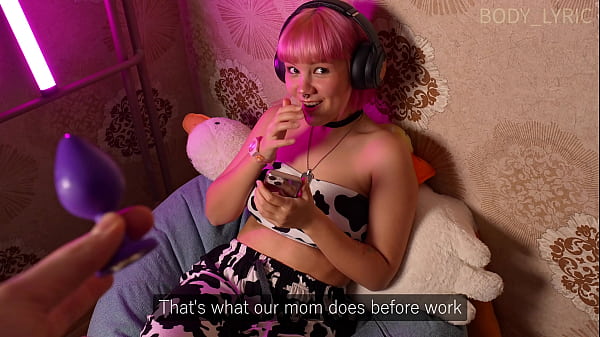 Son demi-frère a trouvé son plug anal, mais sa demi-soeur n'était pas confuse