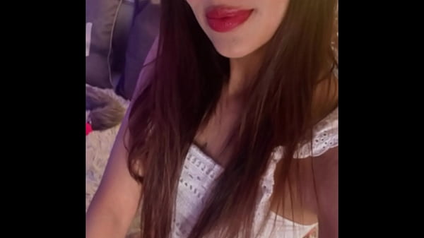 Hermosa Adolescente muestra corrida