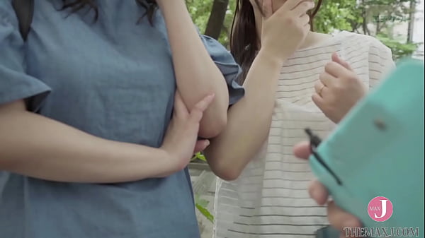 ¡Manami &quot_Dacchu-no&quot_ Nakadashi en un trío con hombres mayores! ¡El empleado de una tienda detenido en Shibuya tiene una alarma de inundación! - Introducción