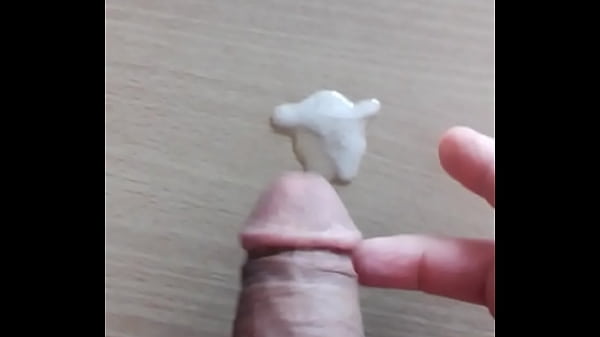 branlette &eacute_jaculation devant un porn