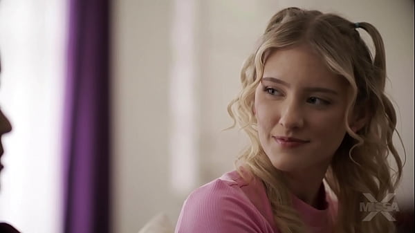 Heiße sexy Teenie zeigt sich - abspritzen