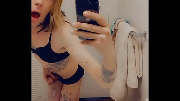 बिकिनी बेब को अपने अंदर गहरे लंड की जरूरत है