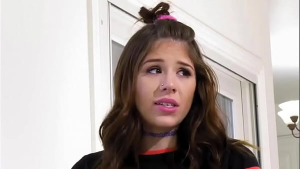 Der hilfreiche Alex Legend bringt seiner Pawg-Stieftochter Isabel Moon zum ersten Mal Analsex bei – Ganzer Film auf FreeTaboo.Net