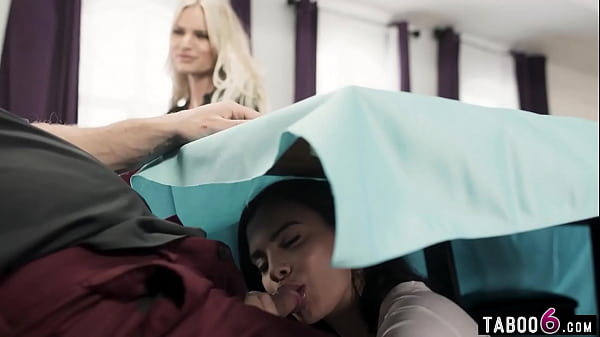 Marito contabile traditore in un triangolo amoroso con la cliente Violet Starr e sua moglie MILF Rachael Cavalli