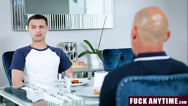 Stiefsohn hat jederzeit freien Zugang zu seinem Assistenten! - Kylie Quinn