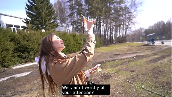 Sperme dans la chatte en échange d'un paquet de factures