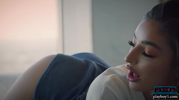 Nhỏ latina em yêu Emily Willis quảng cáo bóng đá Mỹ bằng cách khỏa thân