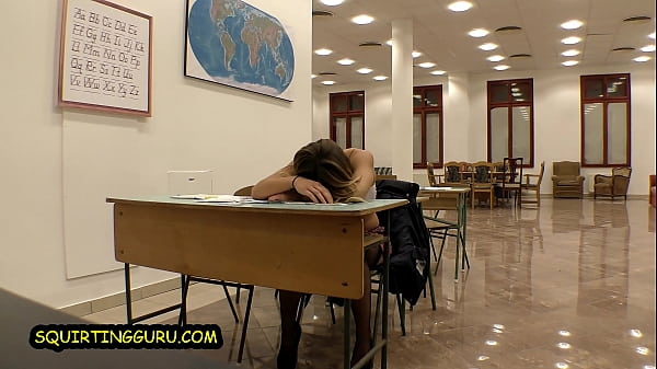 Teen Squirting führt Video auf