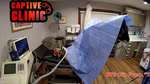 Hinter den Kulissen von Channy Crossfire's Taken By Your Government SFW – Pre-Rolls, Feierlichkeiten und Patzer, sehen Sie sich den Film bei BondageClinic an – Reup