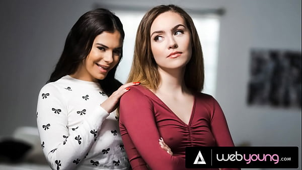 Die Brettspielsitzung der vollbusigen Teenagerin Violet Starr und ihrer Mitbewohnerin wird zu einem romantischen Fick