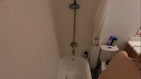 Annie Archer und Dusche LINKS 6