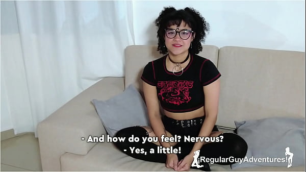 La bellissima teenager stuzzica l'esotico