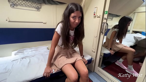 Public Pickup - J'ai récupéré une bombasse à la gare et je l'ai baisée dans le train