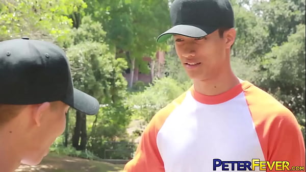 PETERFEVER L'atleta muscoloso Ken Ott alleva il bottom David Ace