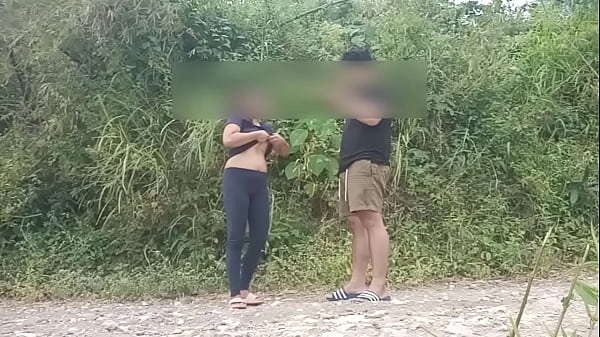 Cặp đôi đam mê Philippine fucks trong tiếng nói công cộng qua tiếng hét