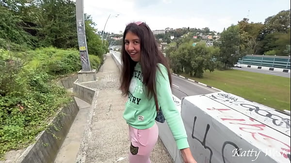 सार्वजनिक पिकअप - सुंदरता को झाड़ियों में लाया और यौन संबंध बनाने की पेशकश की