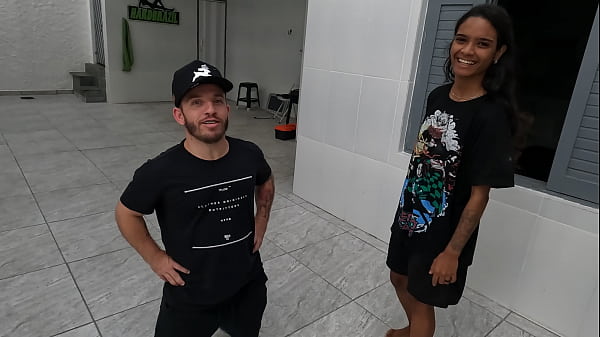 Jasmine verführt einen Zwerg und bringt ihn zum Schlachten