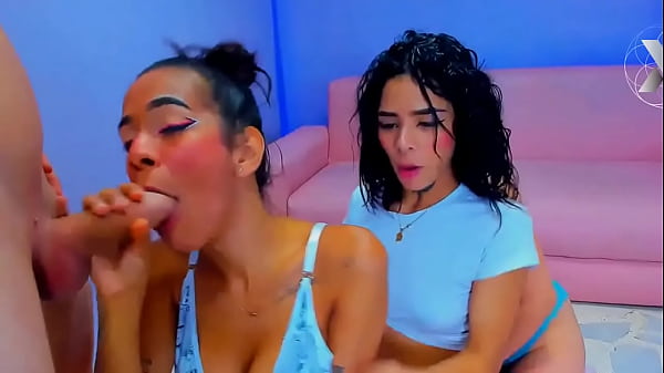 troie si mettono in fila per poter succhiare il cazzo del loro compagno di classe