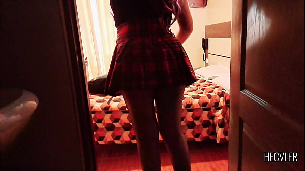 Adolescente latina posa - hermosa