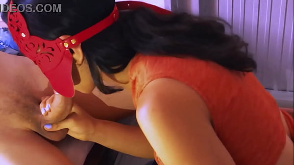 The stepmother met an old love in the bar of the hotel where she was staying, and together they enjoyed a night of passion in her room.