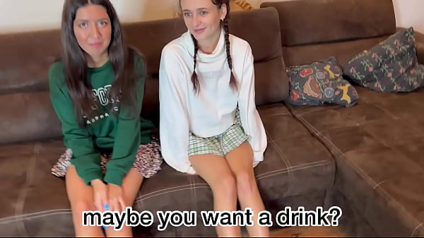 Sexy sexy Teen shows off