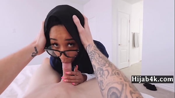 Adolescente árabe posa - sexy